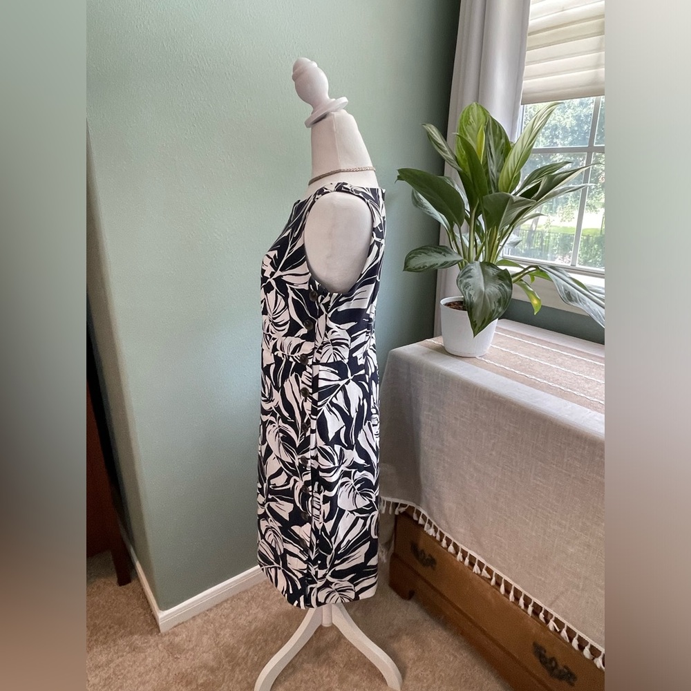 Ann Taylor Navy & White Leaf Pattern Dress - Sz 8P - Picture 2 of 11